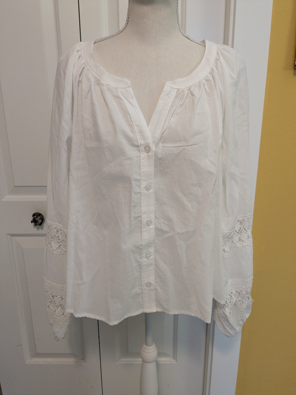 Wallflower White Button-Front Blouse with Lace Sleeves XL